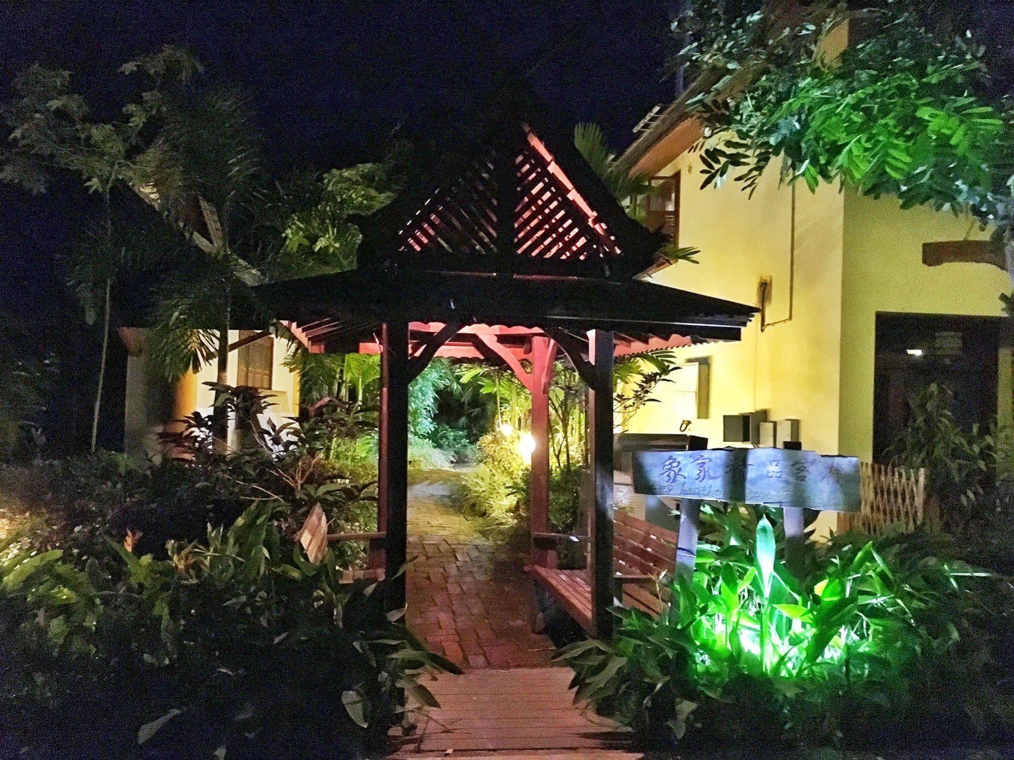 Xishuangbanna Elephanthome Boutique Guest House Esterno foto